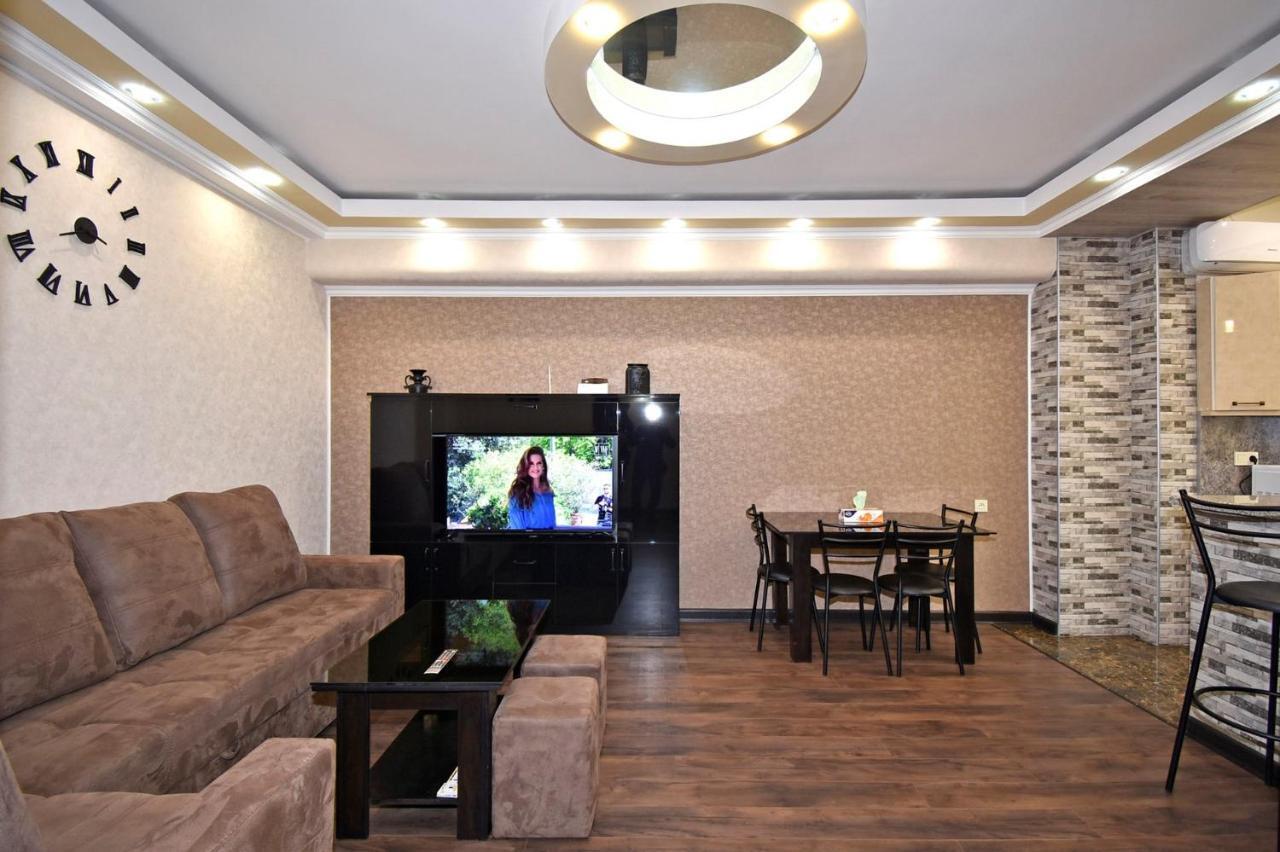 Luxury Apartment In Republic Square Yerevan Exterior photo